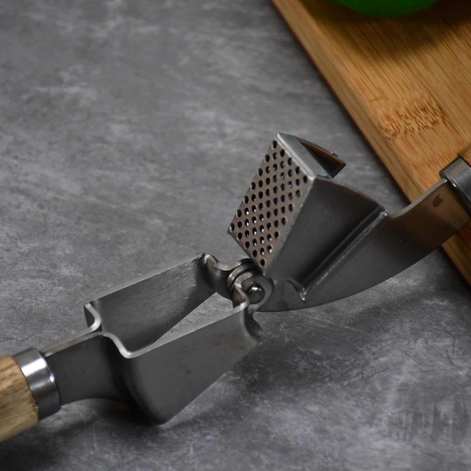 2750 Garlic Press Crusher Grinder Manual Multifunctional Vegetables Ginger Squeezer Masher DeoDap 2750 Garlic Press Crusher Grinder Manual Multifunctional Vegetables Ginger Squeezer Masher DeoDap